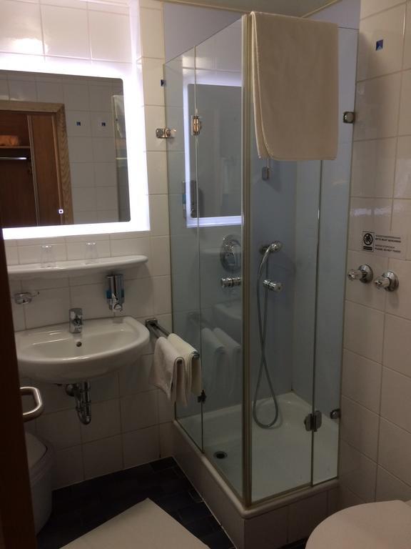 Isar Hotel 3*